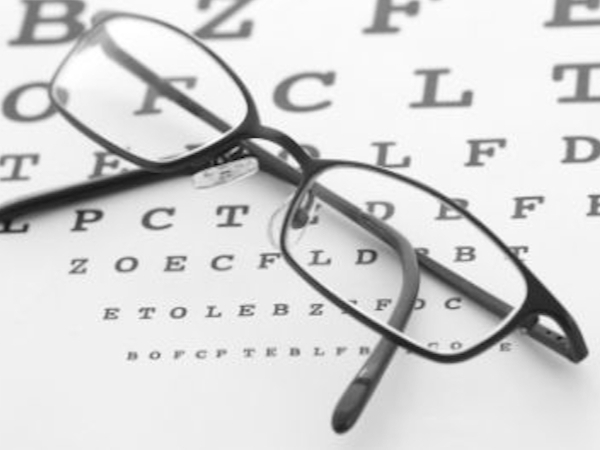 astigmatismo si può correggere con occhiali